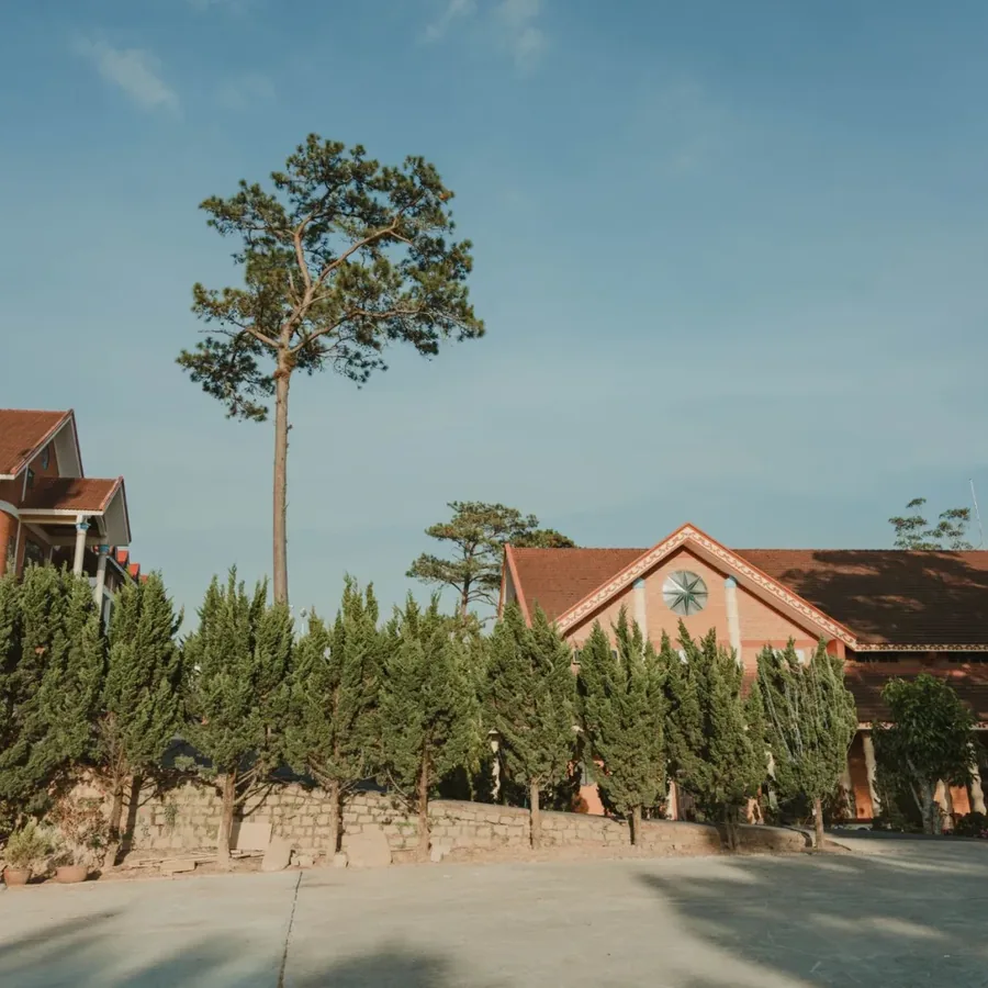 Chủ nhà và nhân viên