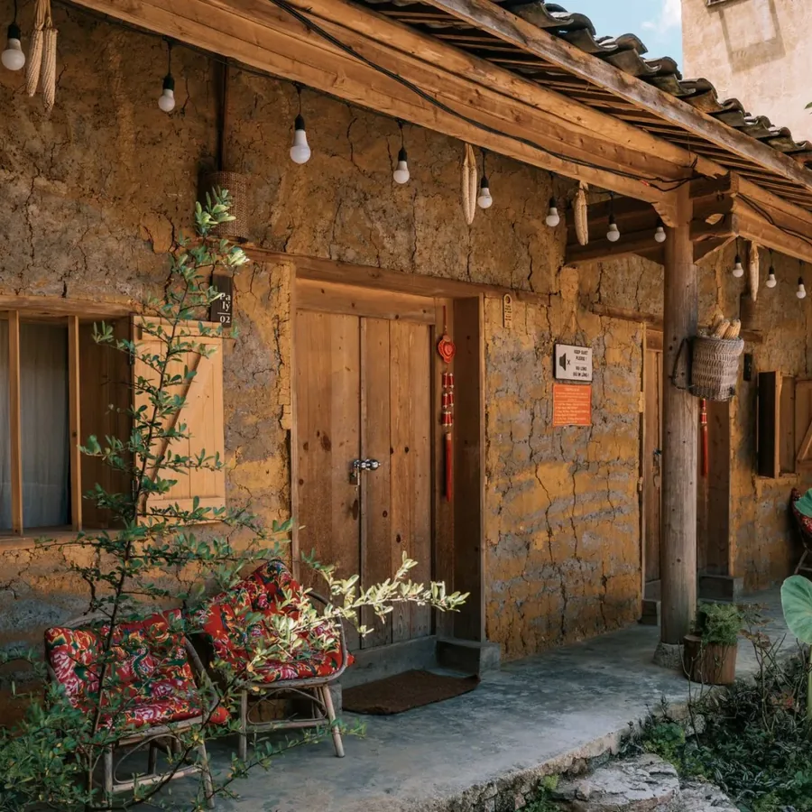 Chủ nhà và nhân viên